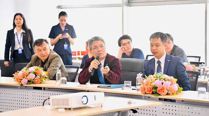 PGS.TS Phạm Anh Tuấn - Tổng Giám đốc Trung tâm Vũ trụ Việt Nam trao đổi tại chương trình làm việc.