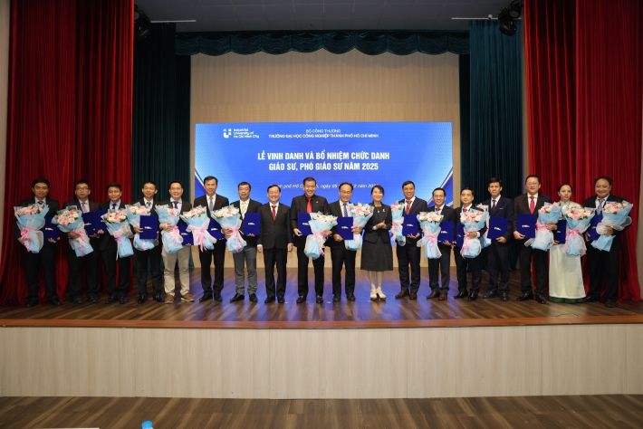 IUH vinh danh và bổ nhiệm 16 giáo sư và phó giáo sư năm 2025