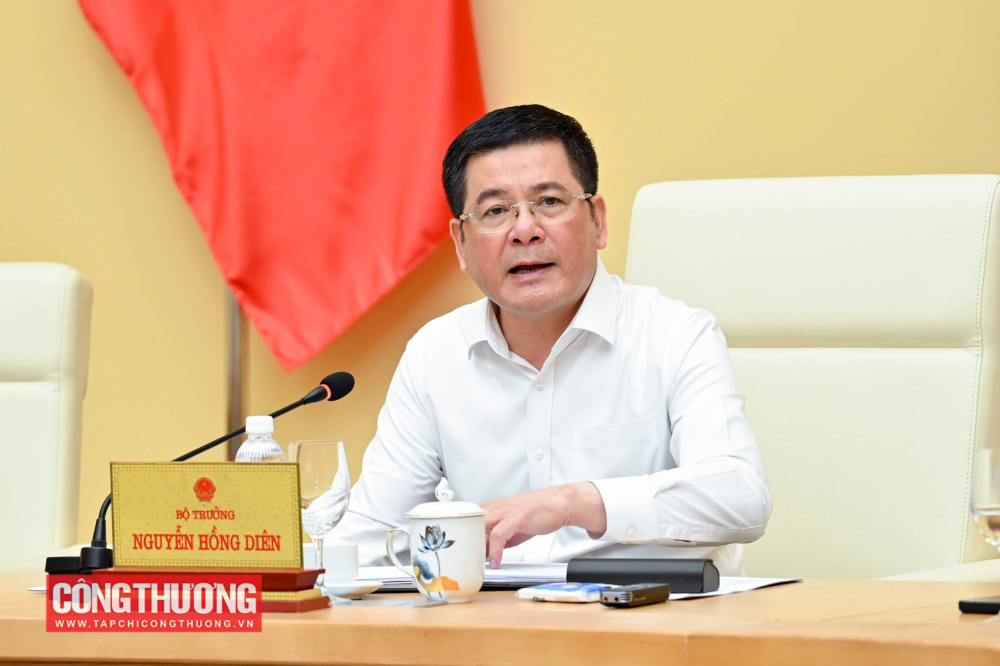 Bộ trưởng nhấn mạnh, tiến độ sửa đổi, hoàn thiện dự thảo Nghị quyết là rất gấp, đòi hỏi tinh thần làm việc khẩn trương, nghiêm túc, tập trung cao độ.