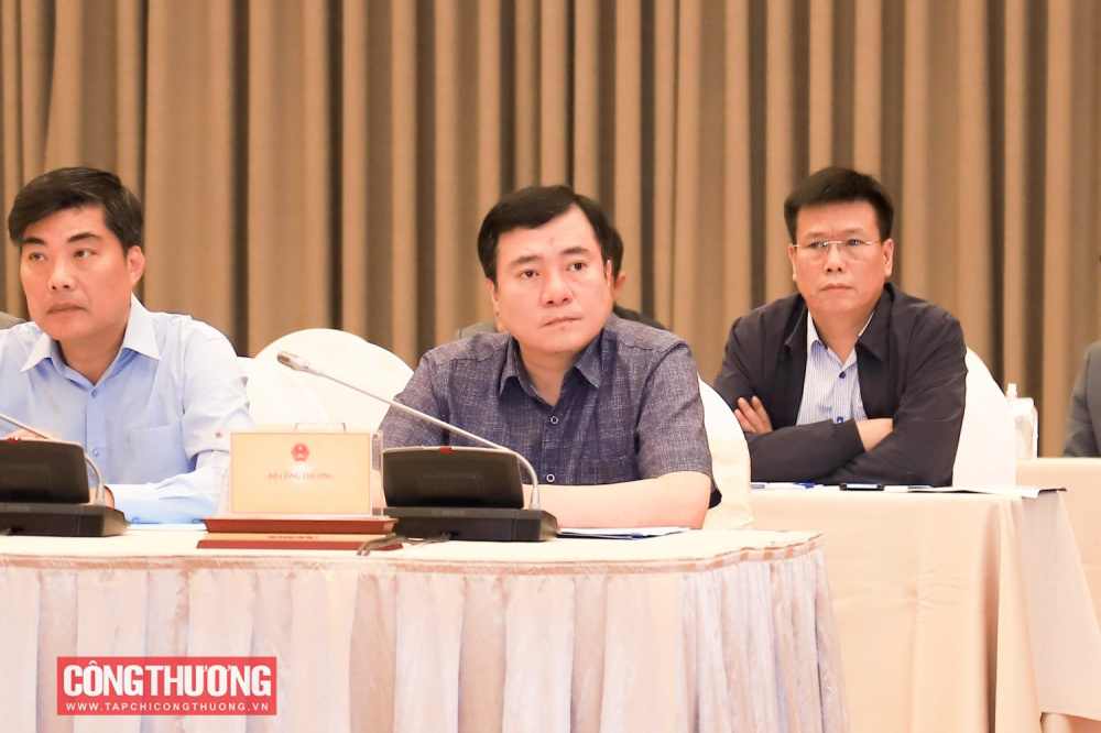 Thứ trưởng Nguyễn Sinh Nhật Tân