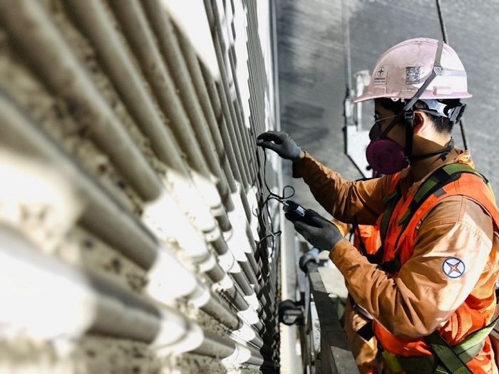 Kỹ sư EPS thực hiện công tác bảo dưỡng lò hơi tổ máy số 2 Nhà máy điện BOT Vân Phong 1