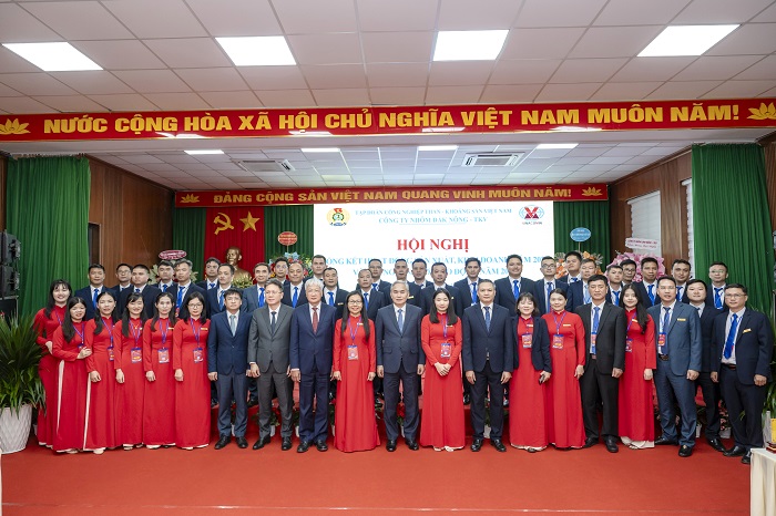 Các Đại biểu chụp hình lưu niệm tại Hội nghị