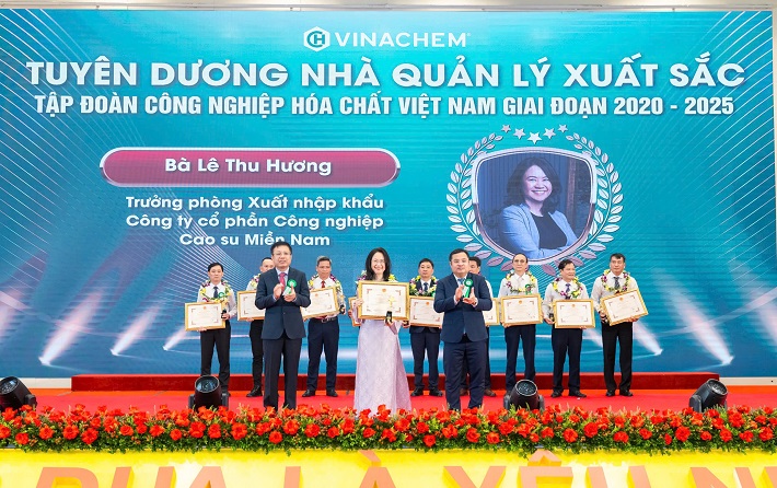 trưởng phòng thu hương