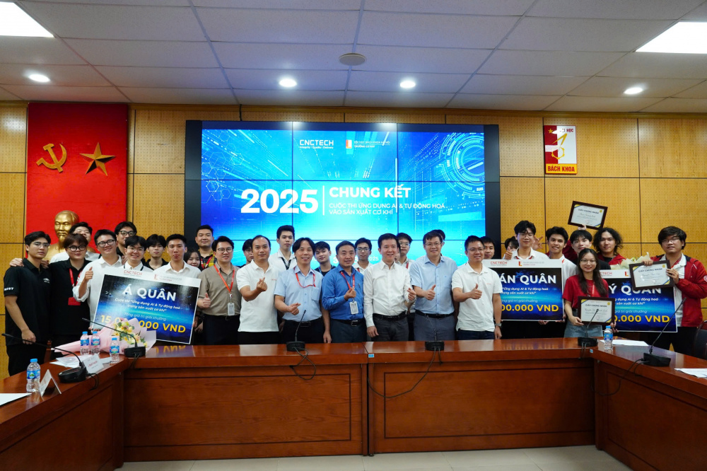 - DREAM TEAM – AI & IoT giám sát tình trạng động cơ trong sản xuất