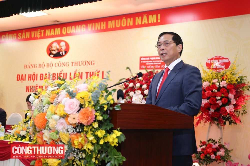 Phó Thủ tướng: Bộ Công Thương giữ vững vai trò là "lá cờ đầu" trên mặt trận kinh tế, điểm tựa cho doanh nghiệp