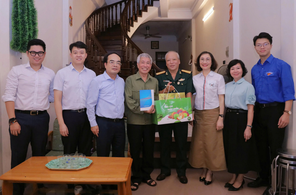 hoạt động thăm hỏi