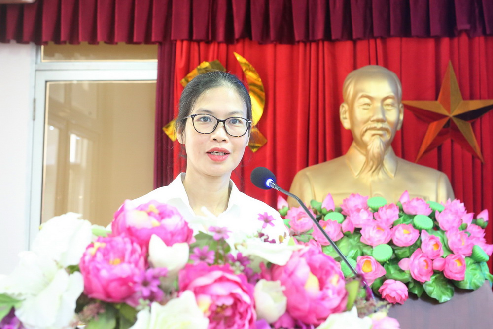 Trưởng phòng TCHC Nguyễn Thị Khoa Diệu thông qua nội dung hội thi