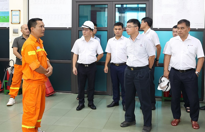 ứng trực bão số 3 tại vùng tâm bão