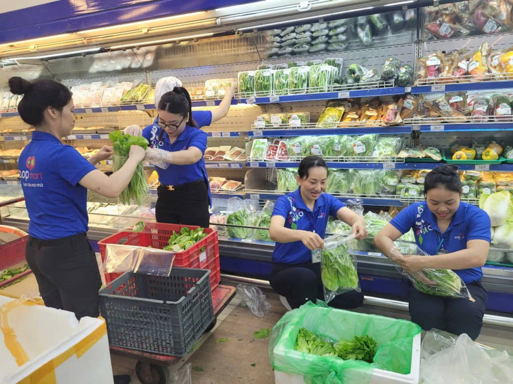 Hệ thống Co.opmart, Co.op Food phía Bắc kích hoạt các phương án phòng chống bão nhằm đảm bảo hàng hóa thiết yếu và hỗ trợ cộng đồng vượt qua thời tiết cực đoan