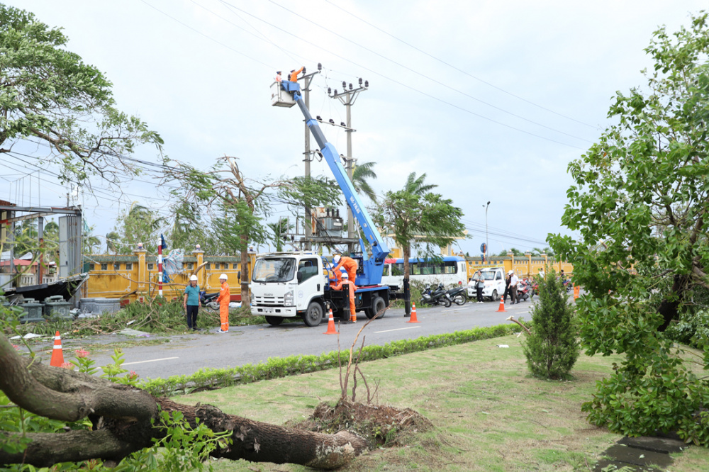 Bộ trưởng Bộ Công Thương chỉ đạo vận hành an toàn hệ thống điện, bảo đảm cung cấp điện trước, trong và sau bão số 3 WIPHA