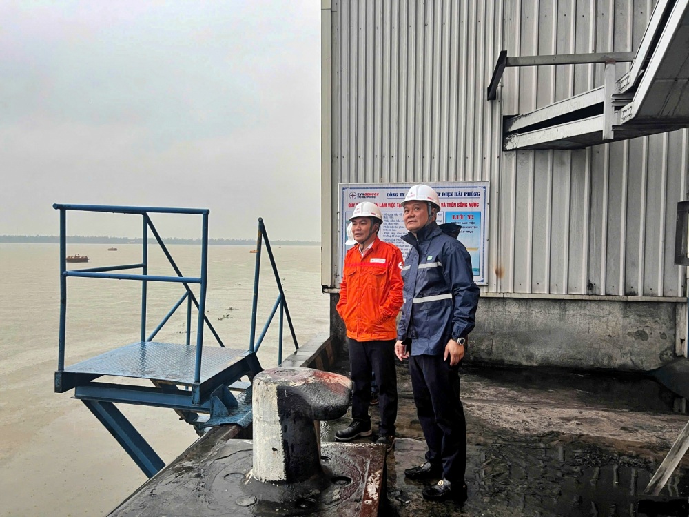 Phó Tổng Giám đốc Tổng Công ty Phát điện 2 kiểm tra công tác phòng chống bão tại Nhiệt điện Hải Phòng