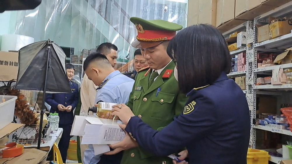 mỹ phẩm không rõ nguồn gốc xuất xứ.