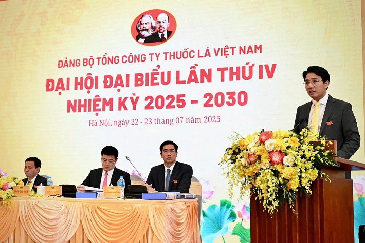 Ông nguyễn Hữu Kiên tham luận Đảng bộ Công ty Thuốc lá Thăng Long