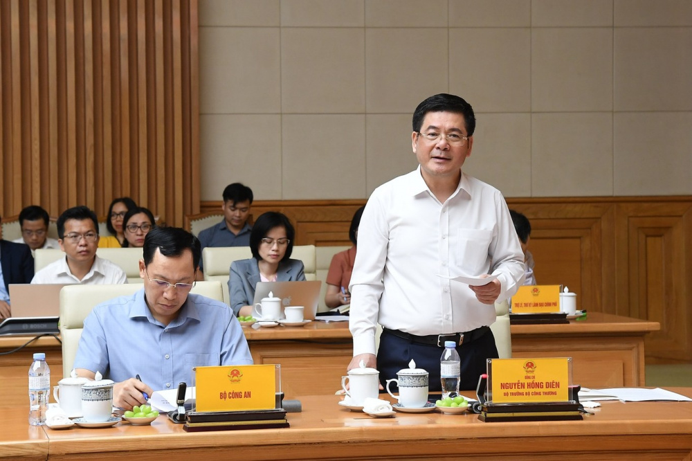 Bộ trưởng Bộ Công Thương Nguyễn Hồng Diên cho biết, 6 tháng đầu năm 2025 hoạt động xuất khẩu, nhập khẩu tiếp tục được duy trì sự tăng trưởng tích cực, cán cân thương mại hàng hóa xuất siêu 7,63 tỷ USD - Ảnh: VGP