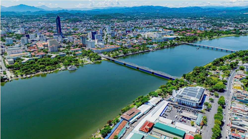 thành phố Huế lần đầu tiên lọt Top 10 địa phương tăng trưởng GRDP cao nhất cả nước, với hàng loạt chỉ số kinh tế tăng trưởng ấn tượng trong 6 tháng đầu năm 2025.