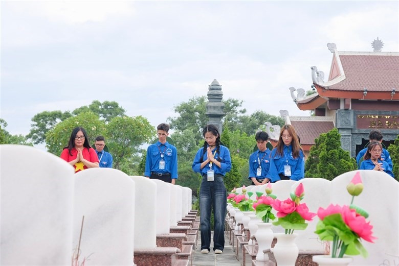 Địa chỉ đỏ về nguồn tri ân các Anh hùng liệt sĩ Trường Sơn