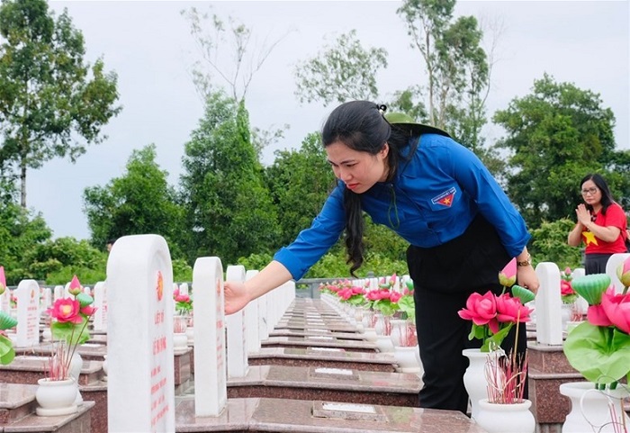 Địa chỉ đỏ về nguồn tri ân các Anh hùng liệt sĩ Trường Sơn