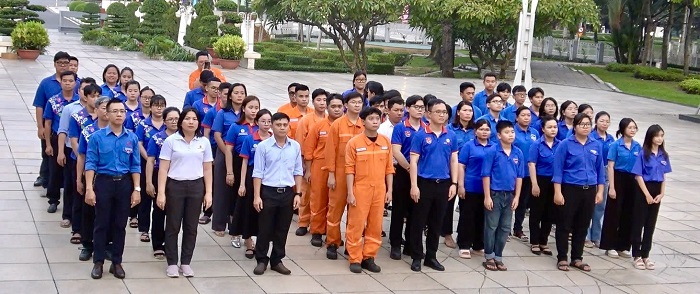 Đoàn thanh niên Công ty EPS tham gia chương trình Dâng hương