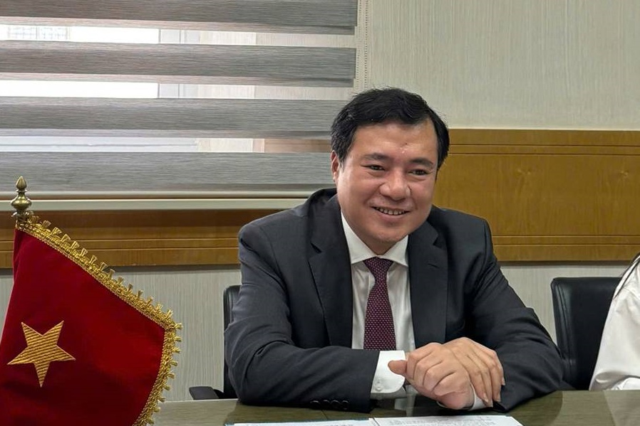 Thứ trưởng Nguyễn Sinh Nhật Tân