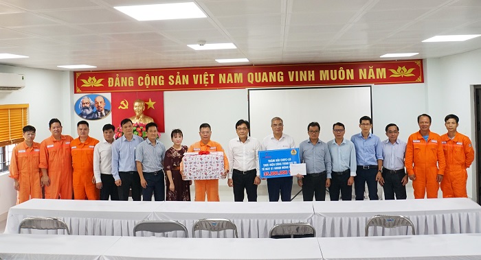 Ban Lãnh đạo, Công đoàn Công ty EPS động viên người lao động thực hiện công trình đại tu tổ máy S1