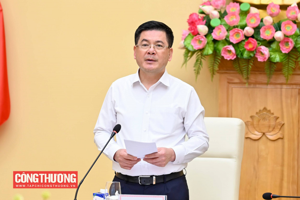 Bộ trưởng Bộ Công Thương Nguyễn Hồng Diên Mặc dù có nhiều thay đổi, song kinh tế nước ta tiếp tục duy trì đà tăng trưởng ấn tượng, như GDP 6 tháng tăng 7,52% - là mức tăng cao nhất trong gần 20 năm qua; các chỉ số sản xuất công nghiệp, thương mại, xuất nhập khẩu đều đạt kết quả tích cực.