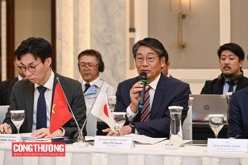 Đại sứ Việt Nam tại Nhật Bản Ito Naoki cho biết, phía Nhật Bản rất quan tâm việc hỗ trợ đào tạo nguồn nhân lực cho Việt Nam liên quan các ngành công nghiệp bán dẫn, chuyển đổi xanh; triển khai các dự án ưu tiên trong khuôn khổ hợp tác Cộng đồng châu Á phát thải ròng bằng 0 (AZEC)