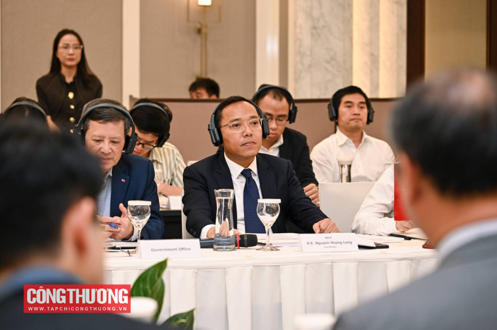 Chiều 31/7/2025, Bộ Công Thương, Đại sứ quán Nhật Bản tại Việt Nam, Ngân hàng Hợp tác Quốc tế Nhật Bản, Hiệp hội doanh nghiệp Nhật Bản tại Việt Nam đã phối hợp tổ chức Phiên họp cấp cao AZEC Việt Nam - Nhật Bản lần thứ 3.