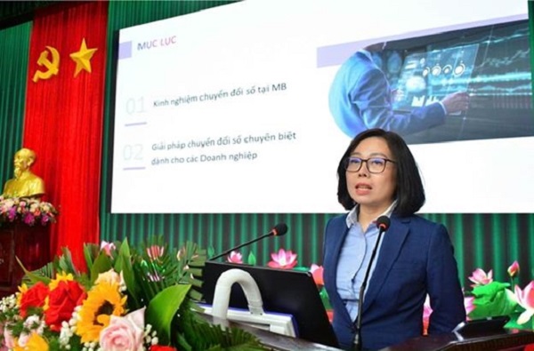 Bà Phạm Thị Mai Anh, Phó giám đốc Khối Ngân hàng số MB chia sẻ tại sự kiện.