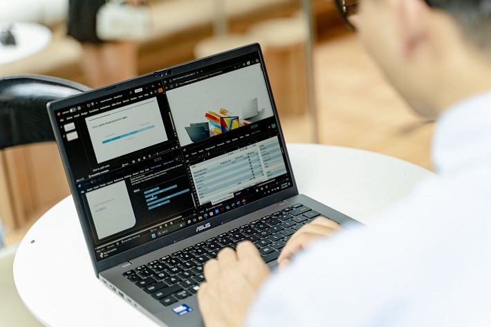 Laptop AI