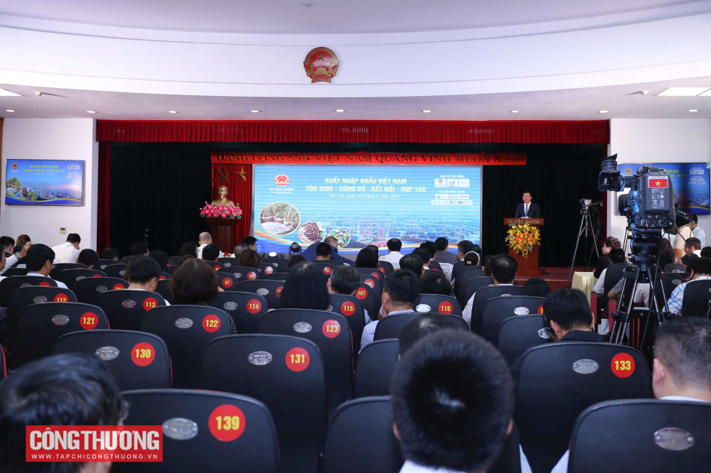 Bộ trưởng Nguyễn Hồng Diên: Xuất nhập khẩu tiếp tục là một trong các động lực quan trọng của tăng trưởng kinh tế đất nước