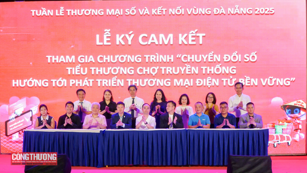 ễ ký cam kết tham gia Chương trình “Chuyển đổi số tiểu thương chợ truyền thống hướng tới phát triển thương mại điện tử bền vững”.