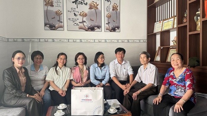 Công ty tổ chức thăm hỏi và tri ân các đồng chí là Cựu tù chính trị ở đặc khu Côn Đảo