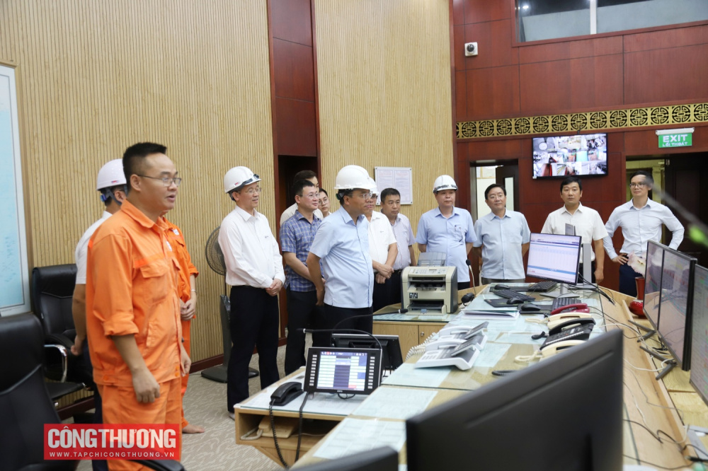 Thứ trưởng Nguyễn Hoàng Long