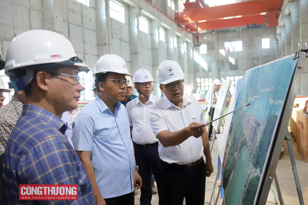 Thứ trưởng Nguyễn Hoàng Long