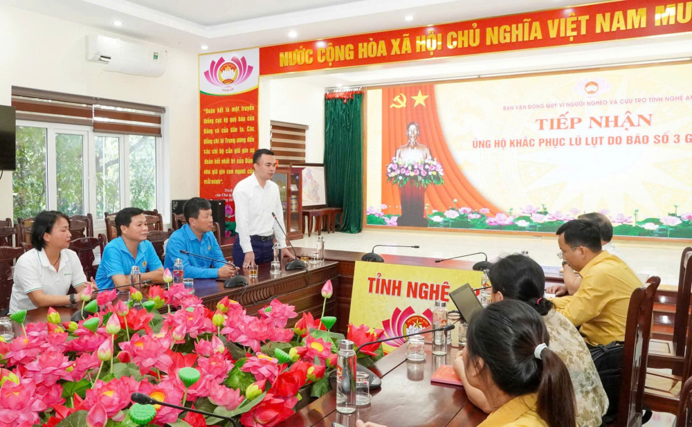 cứu trợ Nghệ An