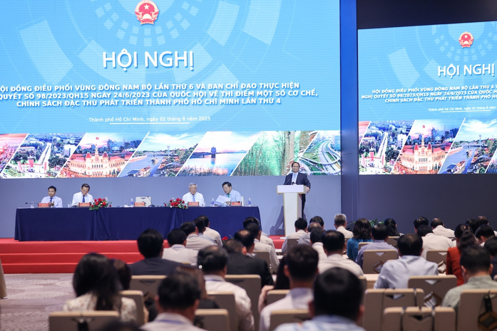 Thủ tướng Phạm Minh Chính chủ trì Hội nghị lần thứ 6 Hội đồng điều phối vùng Đông Nam Bộ và Phiên họp lần thứ 4 Ban Chỉ đạo triển khai Nghị quyết số 98/2023/QH15 của Quốc hội về thí điểm một số cơ chế, chính sách đặc thù phát triển TP. Hồ Chí Minh - Ảnh: VGP