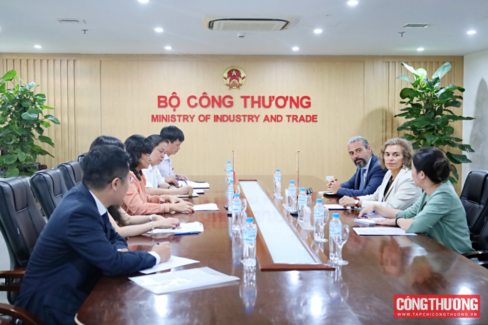 THỨ TRƯỞNG PHAN THỊ THẮNG LÀM VIỆC VỚI ĐẠI SỨ TÂY BAN NHA TẠI VIỆT NAM