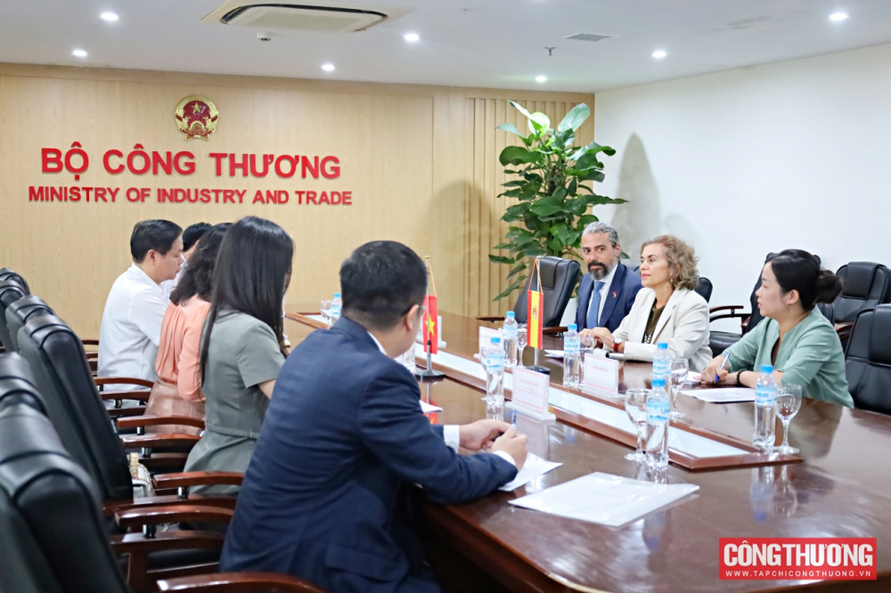 THỨ TRƯỞNG PHAN THỊ THẮNG LÀM VIỆC VỚI ĐẠI SỨ TÂY BAN NHA TẠI VIỆT NAM
