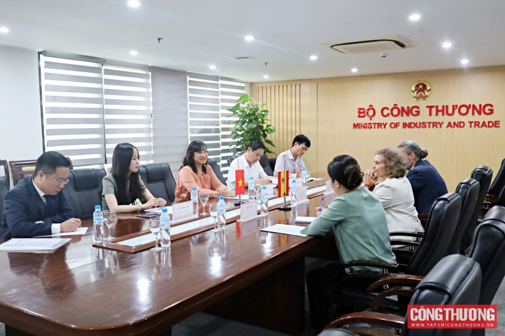 THỨ TRƯỞNG PHAN THỊ THẮNG LÀM VIỆC VỚI ĐẠI SỨ TÂY BAN NHA TẠI VIỆT NAM