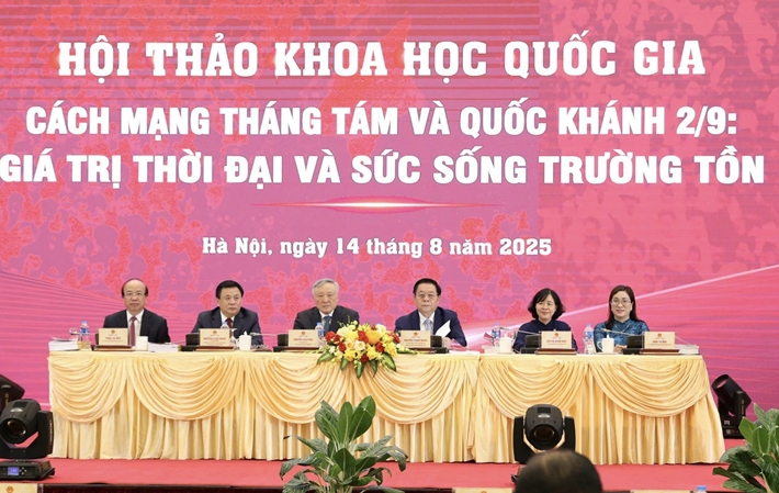 cách mạng tháng tám