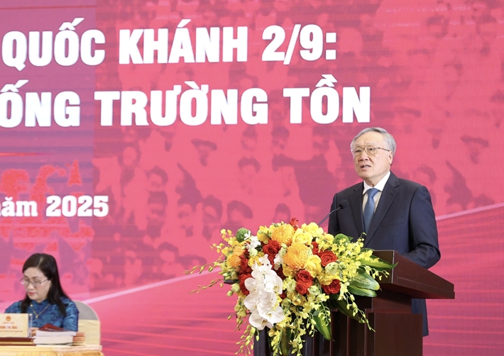 cách mạng tháng tám