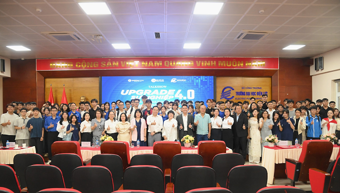 Các đại biểu chụp ảnh lưu niệm tại Talkshow.
