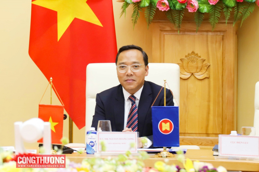 Thứ trưởng Nguyễn Hoàng Long