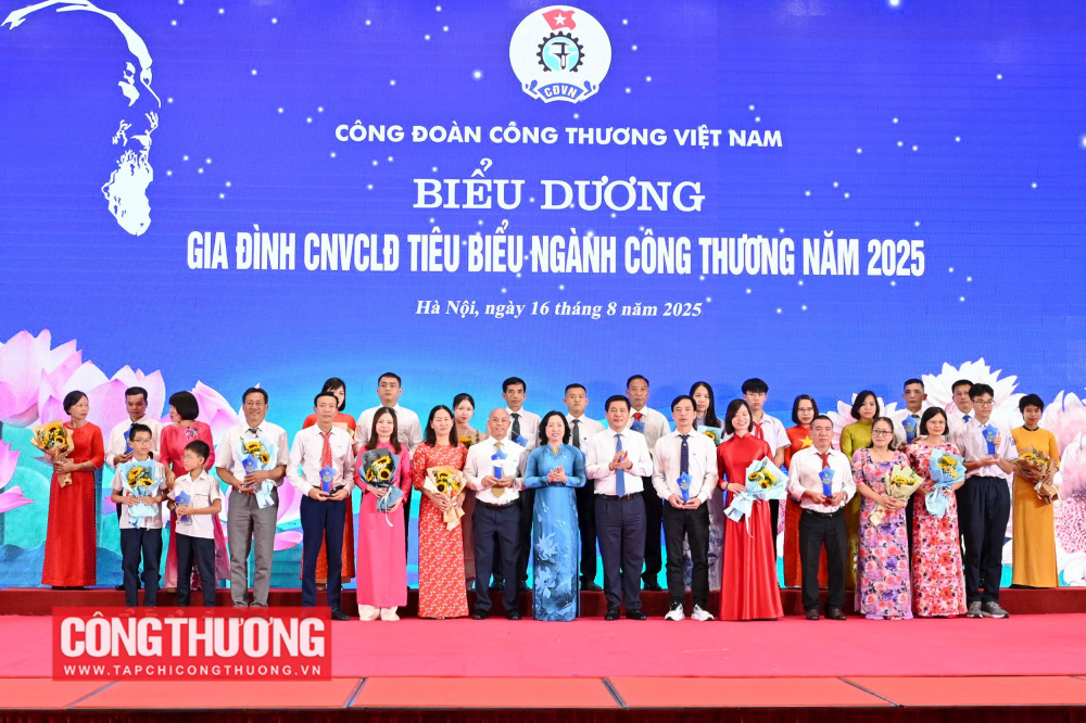 Biểu dương gia đình công nhân viên chức lao động tiêu biểu ngành Công Thương năm 2025