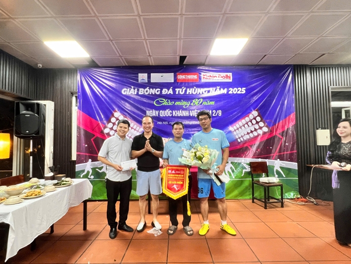 giải bóng đá tứ hùng