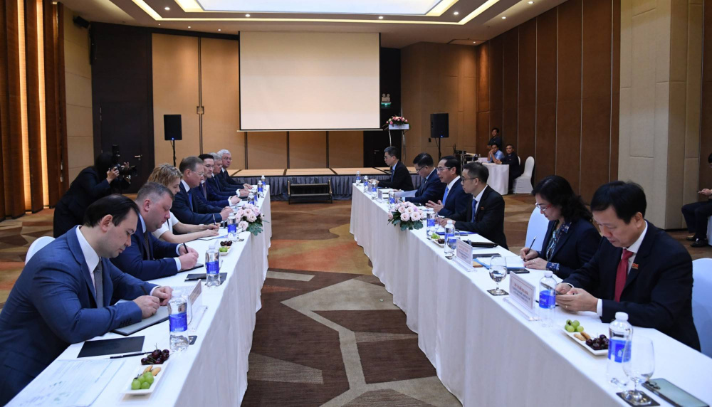 Tiếp Tổng Giám đốc Tập đoàn Zarubezhneft Sergei Kudryashov, Phó Thủ tướng Bùi Thanh Sơn mong muốn hai bên nâng cao hiệu quả và thúc đẩy hợp tác trong các lĩnh vực mới, như năng lượng xanh, năng lượng sạch, điện gió ngoài khơi phù hợp với Quy hoạch điện VIII của Việt Nam - Ảnh: VGP