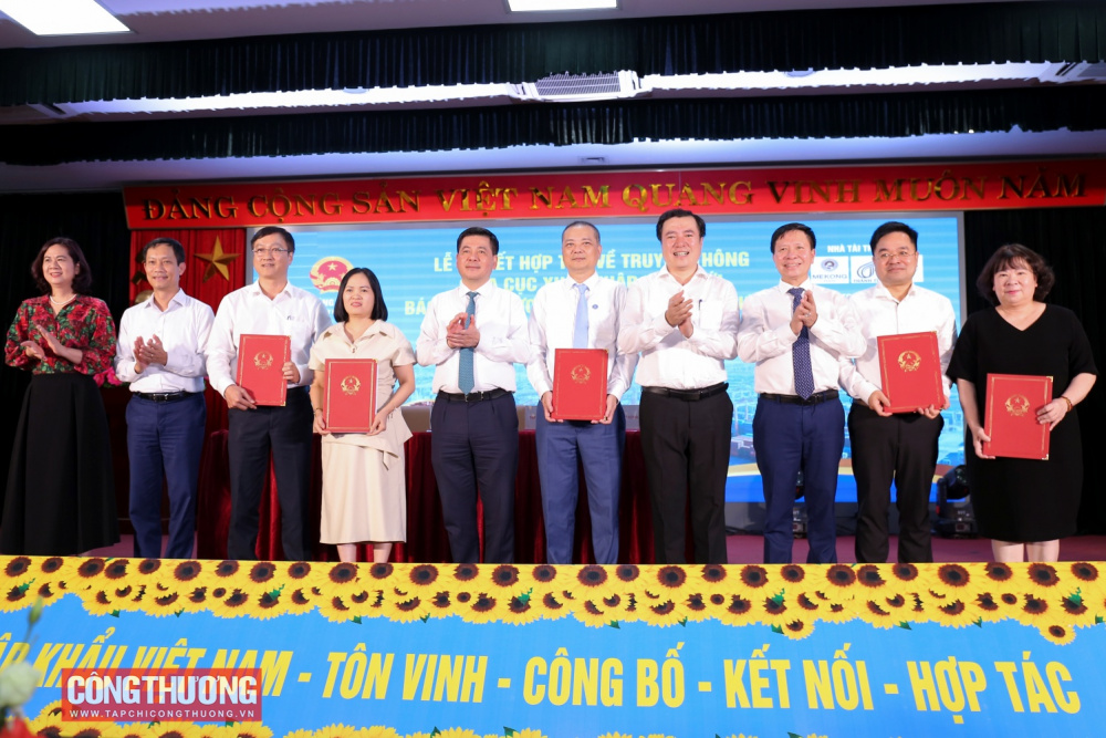 hợp tác truyền thông