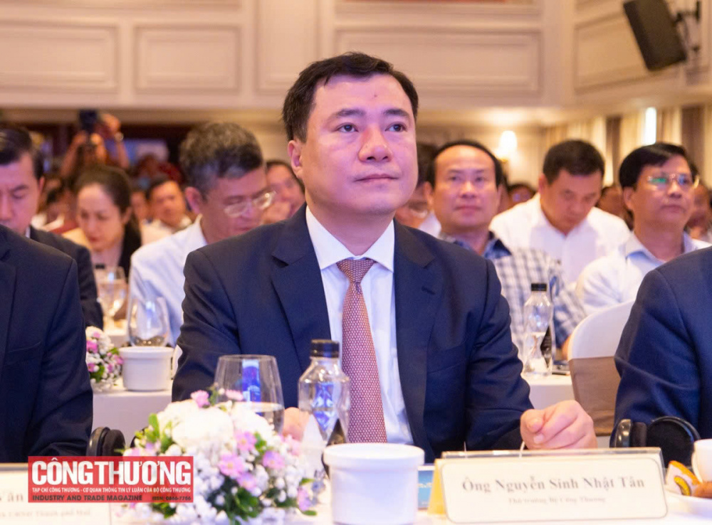 Thứ trưởng Bộ Công Thương Nguyễn Sinh Nhật Tân