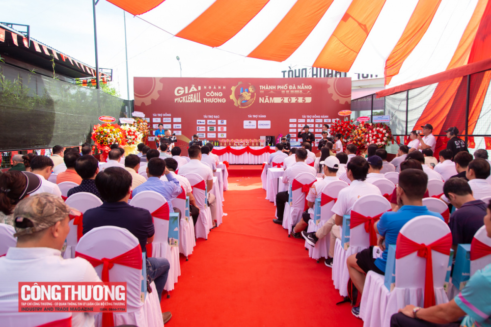 Bà Lê Thị Kim Phương - Giám đốc Sở Công Thương thành phố Đà Nẵng phát biểu khai mạc giải đấu.