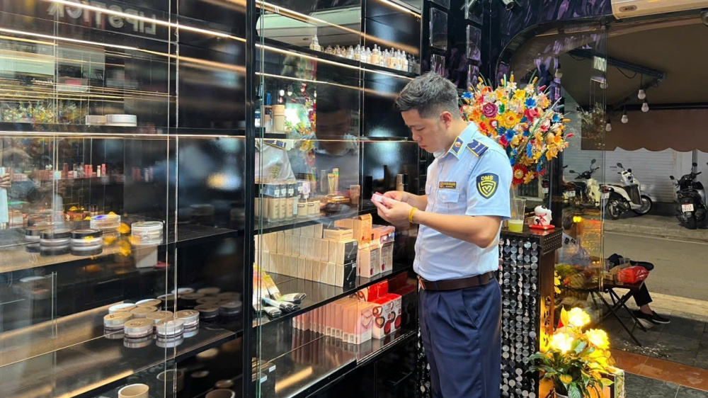 Hà Nội phân công lãnh đạo phụ trách đường dây nóng Quản lý thị trường, tăng cường minh bạch và trách nhiệm